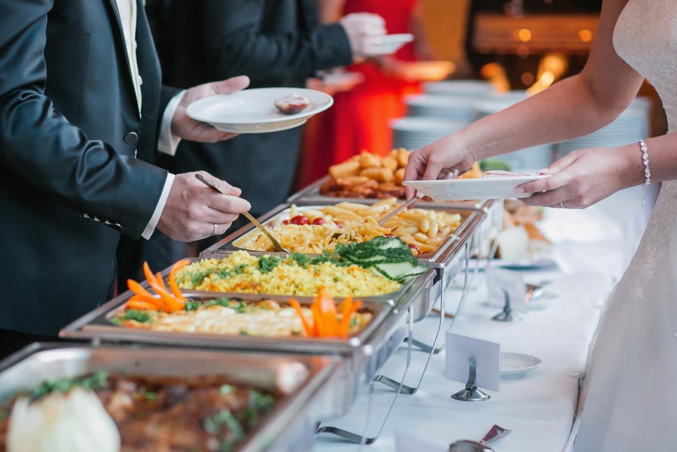 What Are the Etiquette Guidelines for Serving and Consuming Food at an Event?
