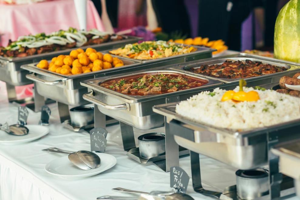 How Can I Choose the Right Catering Service for My Wedding?
